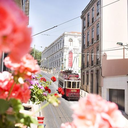 Residencial Valentina Hotel Lisbon Luaran gambar Lisbon tram