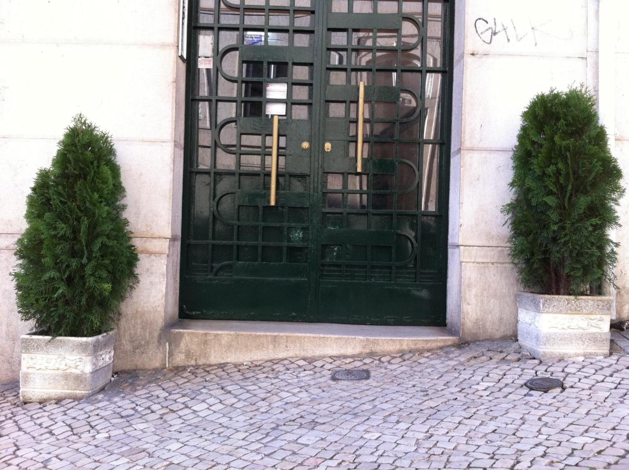 Residencial Valentina Hotel Lisbon Luaran gambar Entrance to the Embassy of the Republic of Korea in Lisbon